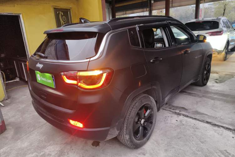 Used  Compass 2019 220T Automatic Enjoyment Version
