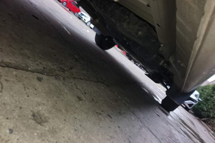 Used SAIC MAXUS Xintu V80 2023 2.0T AMT Classic Aoyuntong Short Wheelbase Mid-Roof 5/6-Seater
