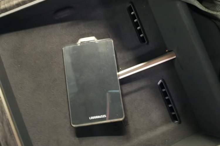 Used ONVO Luxeed L90 2025 Model—Ultra Six-Seater Version
