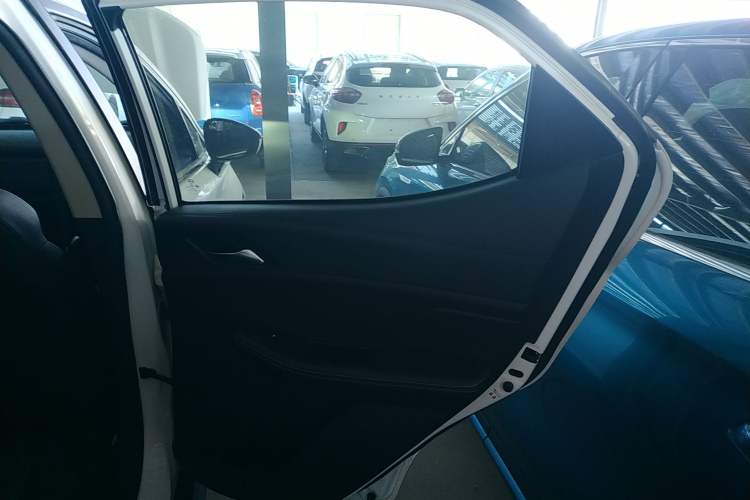 Used BYD Yuan New Energy 2019 EV360 Smart Connect Luxurious Model
