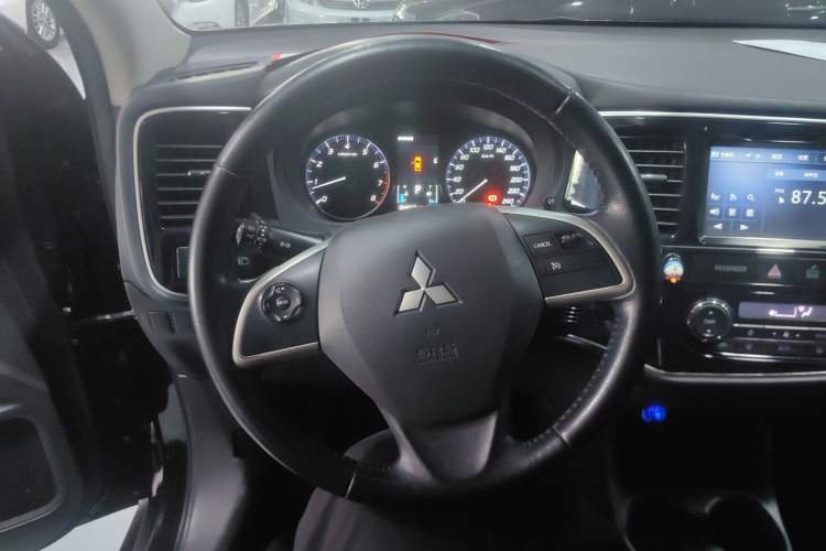 Used Mitsubishi Outlander 2013 2.4L 4x4 Luxury Navigation Edition 5 Seats
