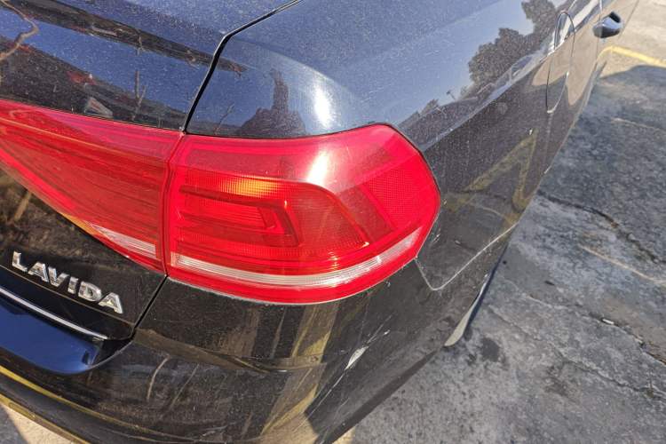 Used Volkswagen Lavida 2015 1.6L Automatic Comfort Edition
