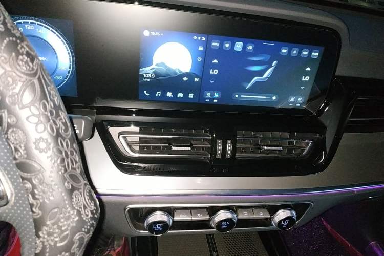 Used Hongqi HS5 2023 2.0T Qixiang Pro Edition
