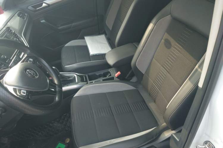 Used Volkswagen T-ROC 2019 230TSI DSG Two-Wheel-Drive Advanced Version China VI Standard
