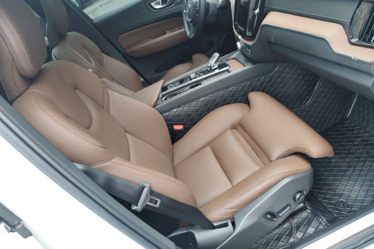 Used Volvo XC60 2024 B5 4x4 Smart Luxury Edition