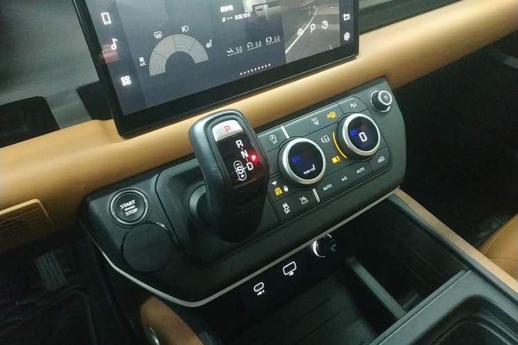 Used Land Rover Defender 2023 Facelift 110 3.0T P400 Dark Edition
