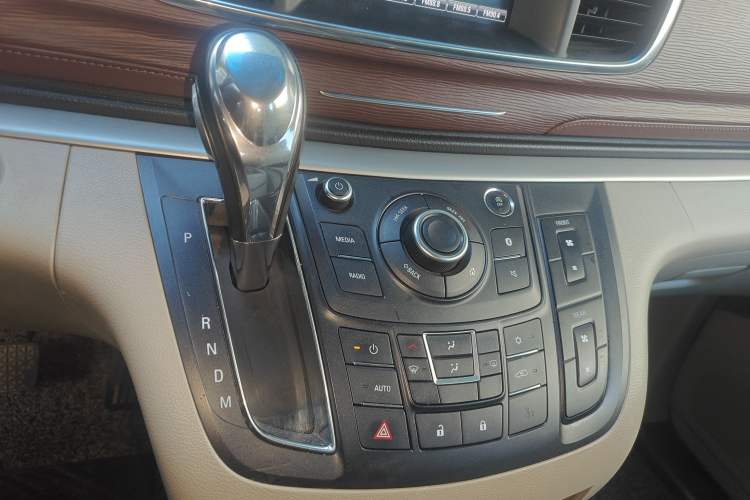 Used Buick GL8 2018 28T Luxury Model China VI Standard
