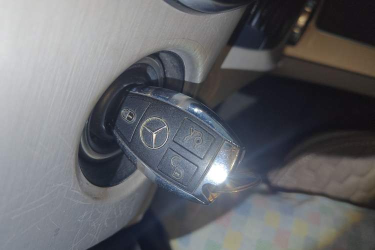 Used Mercedes-Benz GLK-Class 2013 GLK 300 4MATIC Dynamic Sunroof Model