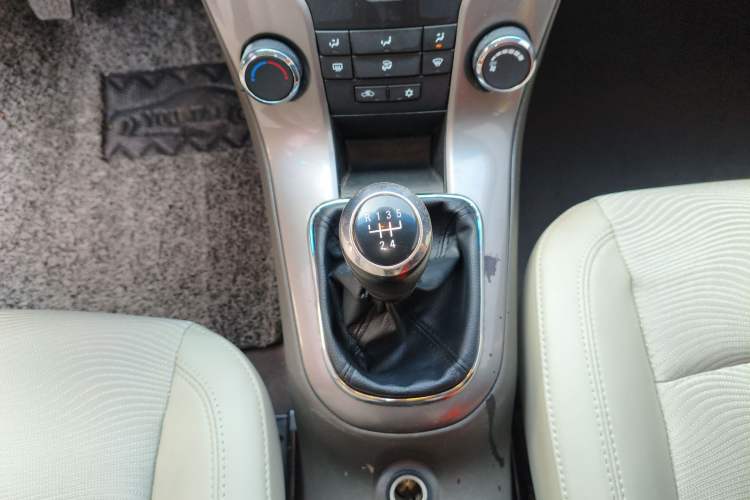 Used Chevrolet Cruze 2015 1.5L Classic SE MT
