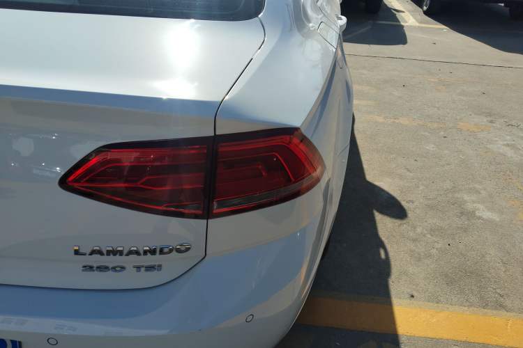 Used Volkswagen Lamando 2015 280TSI DSG Comfort Edition
