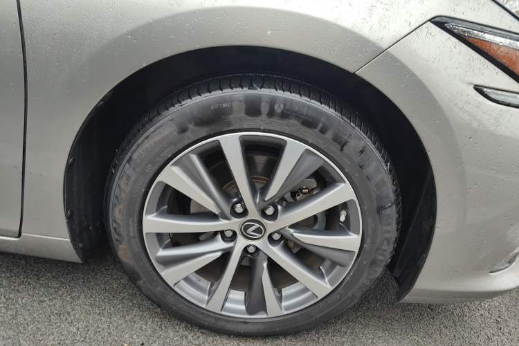 Used Lexus ES 2020 300h Premier Edition
