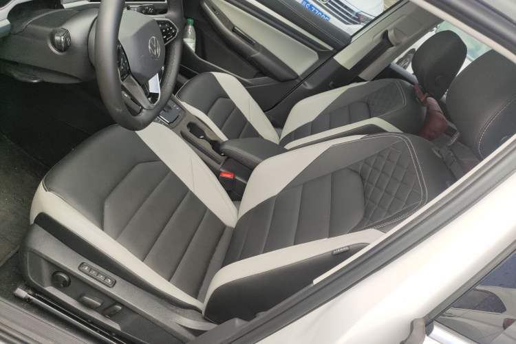 Used Volkswagen Bora 2023 300TSI DSG Prestige Edition
