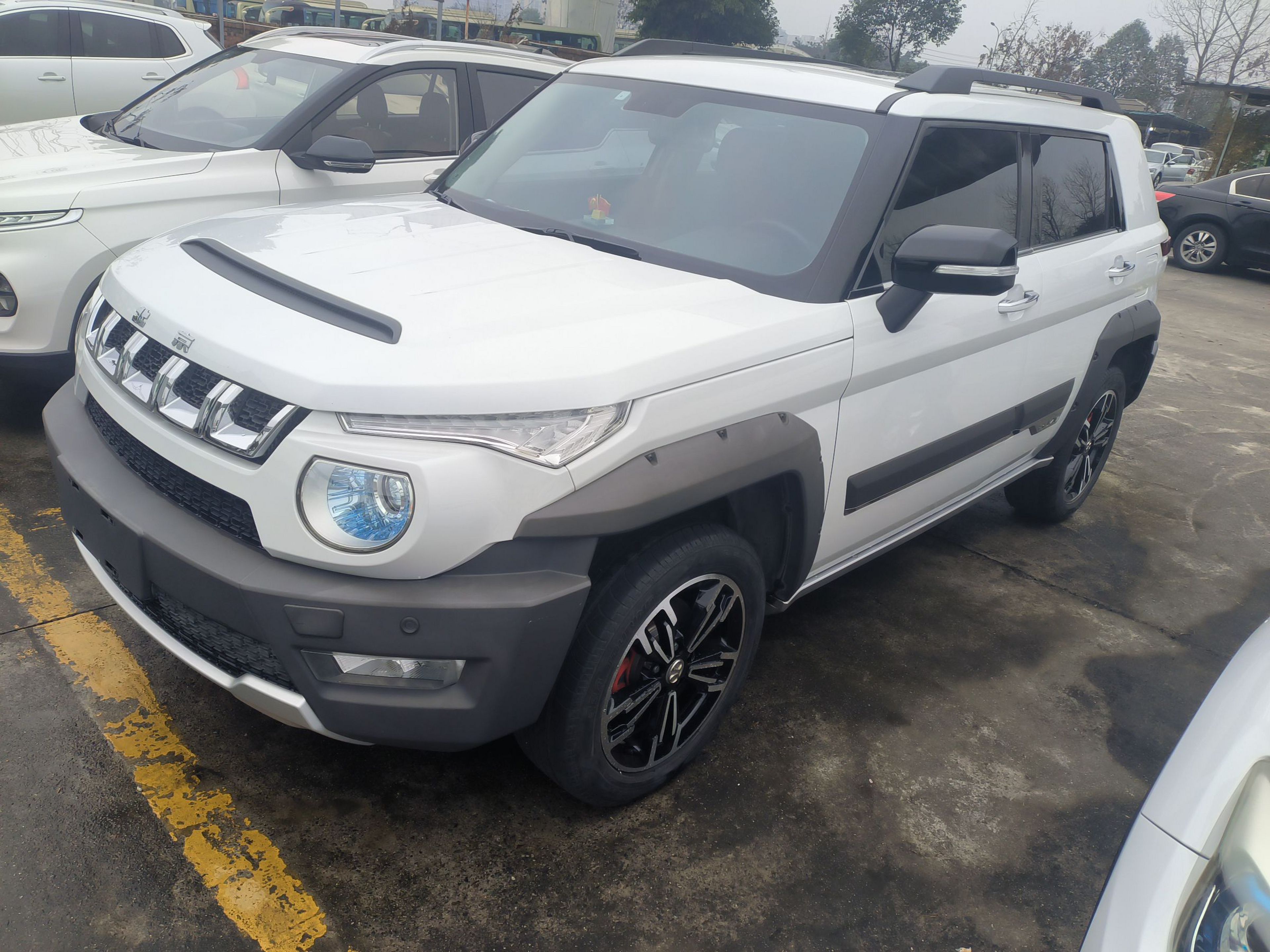 Под передней частью автомобиля