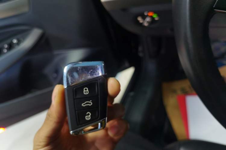 Used Volkswagen Passat 2020 Facelift 330TSI Elite Edition China VI Standard
