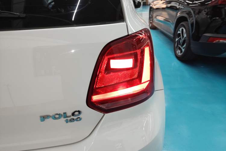 Used Volkswagen Polo 2016 1.6L Automatic Comfort Model
