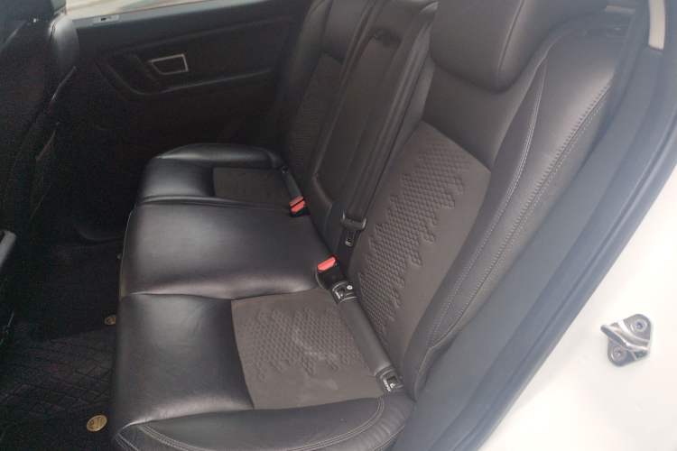 Used Land Rover Discovery Sport 2019 240 PS PURE Edition China V Standard
