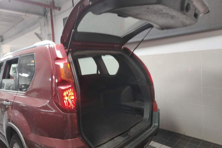 Used Dongfeng Fengdu MX6 2015 2.0L CVT Two-Wheel Drive All-Around Version
