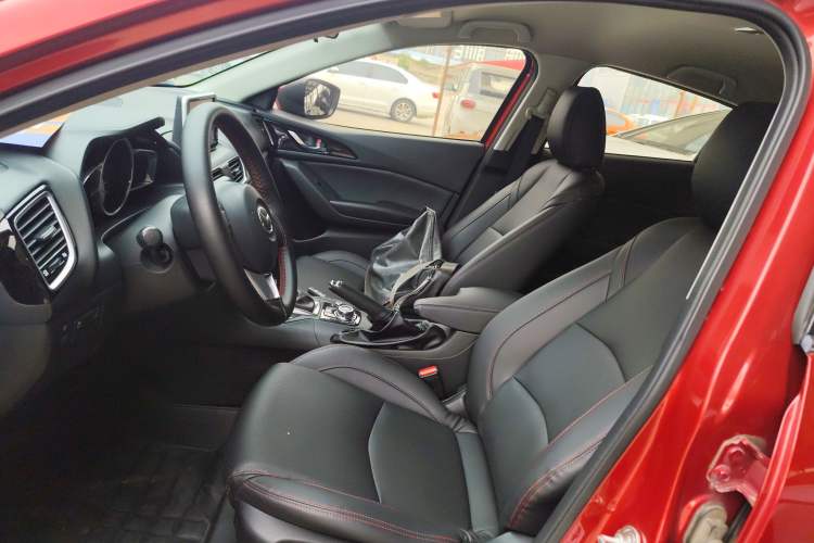 Used Mazda Mazda 3 Axela 2016 Sedan 1.5L Automatic Comfort Model
