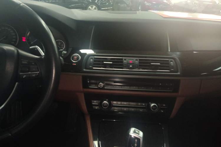 Used BMW 5 Series 2014 535Li Leading Model
