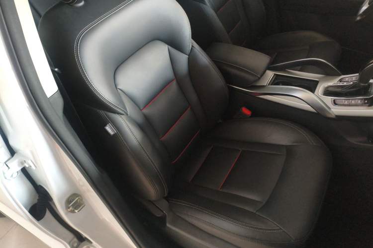 Used Geely Auto Emgrand X7 Sport 2018 1.8TD Automatic Two-Wheel Drive Smart Connect 4G Internet Edition
