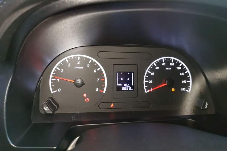 Used FORTHING Lingzhi 2023 M5 1.6L Practical Model 5 Seats
