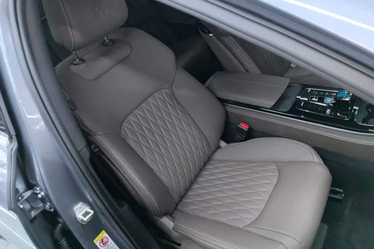 Used BYD Han 2022 EV Genesis Edition 715KM Front-Wheel-Drive Prestige Model
