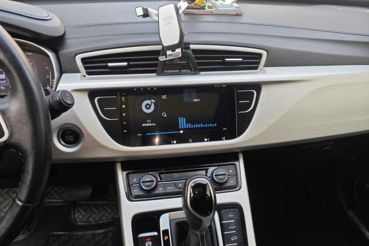 Used Geely Auto Emgrand X7 Sport 2018 1.8TD Automatic Two-Wheel Drive Smart Connect 4G Internet Edition
