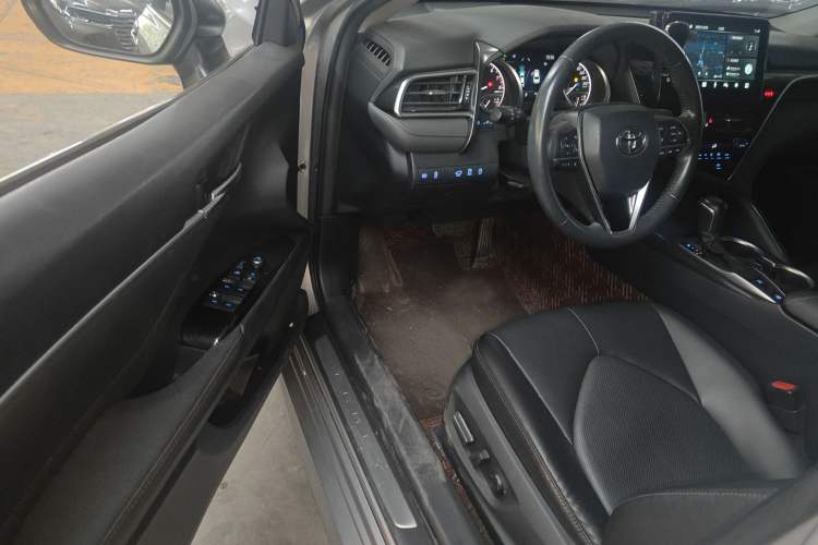 Used Toyota Camry 2021 2.0G Luxury Edition
