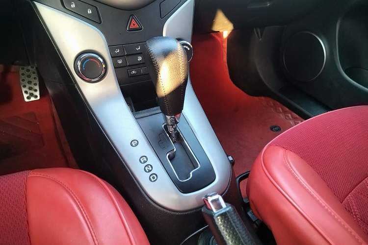 Used Chevrolet Cruze 2015 Hatchback 1.6L Automatic Comfort Edition