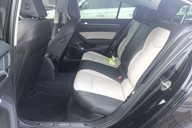 Used Volkswagen Magotan 2025 Revised Version 2 Zhongxiang Edition 330TSI DSG Luxury Trim
