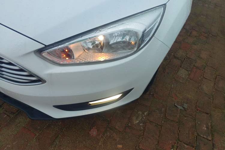 Used Ford Focus 2015 Sedan 1.6L Automatic Comfort Model
