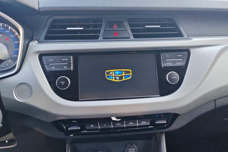 Used Geely Auto Vision X3 2019 Upgraded Model 1.5L Manual Luxury Version