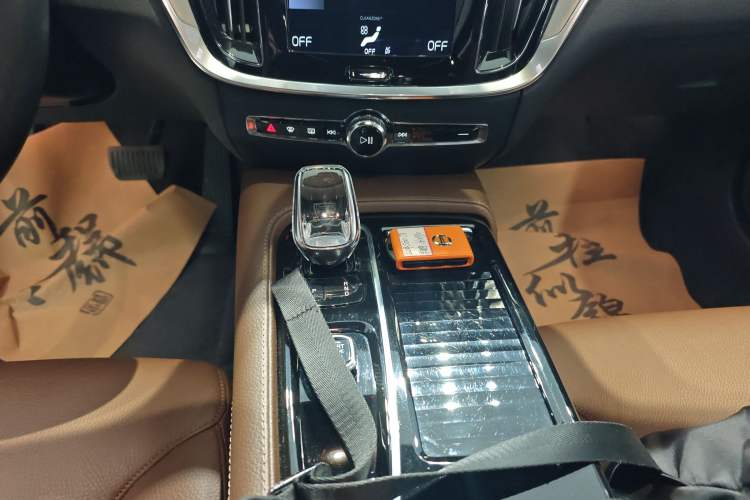 Used Volvo S60 New Energy 2022 T8 eDrive Hybrid All-Wheel Drive Smart Luxury Edition
