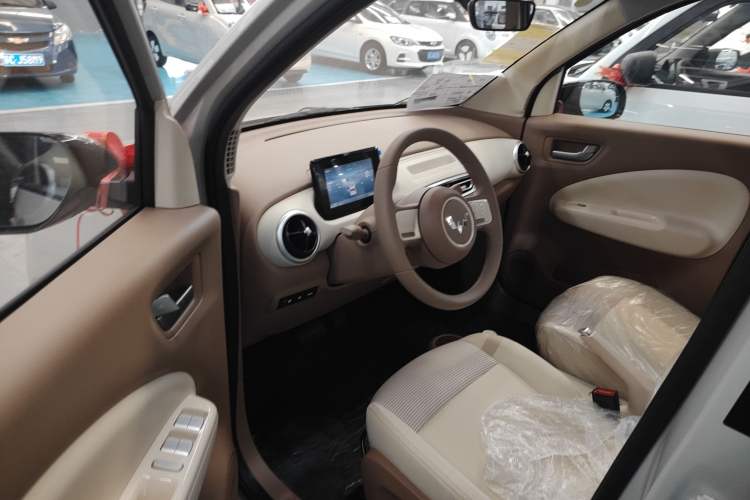 Used Wuling Hongguang MINIEV 2025 Four-Door Version Advanced Edition
