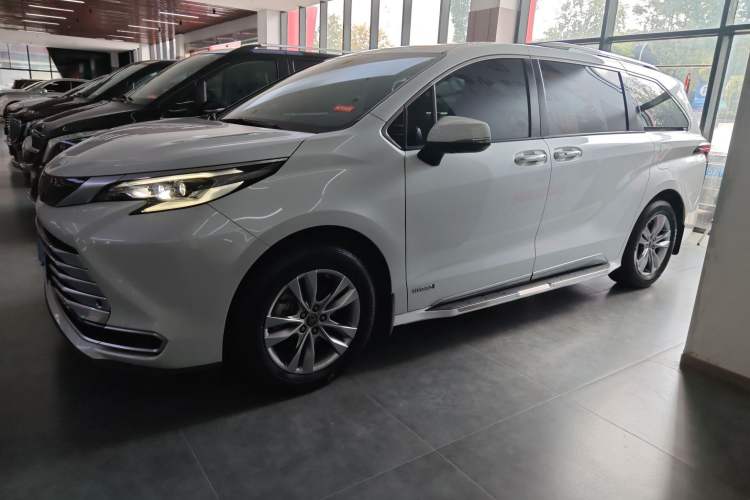 Used Toyota Sienna 2021 2.5L Hybrid Platinum Edition
