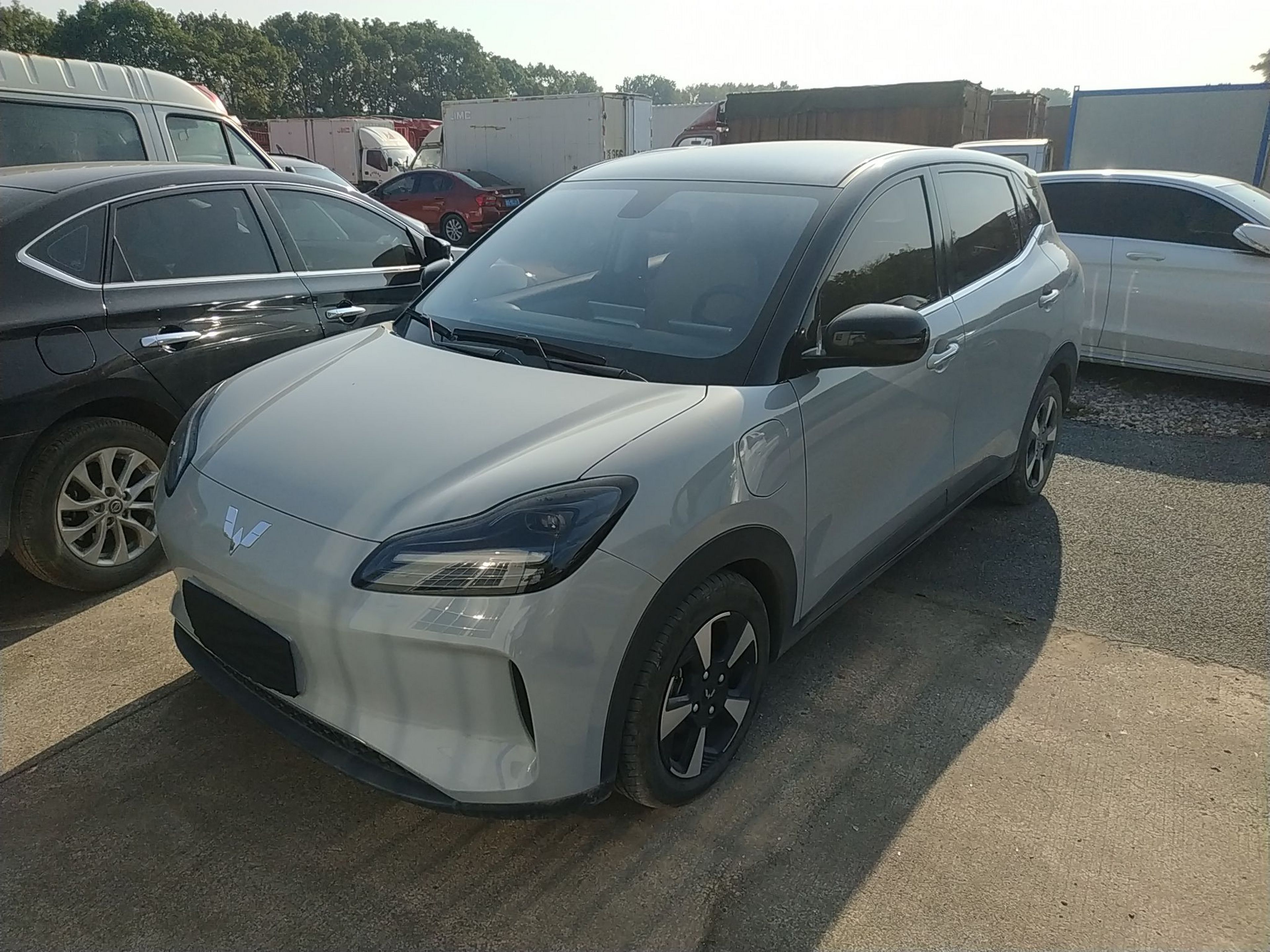 Под передней частью автомобиля