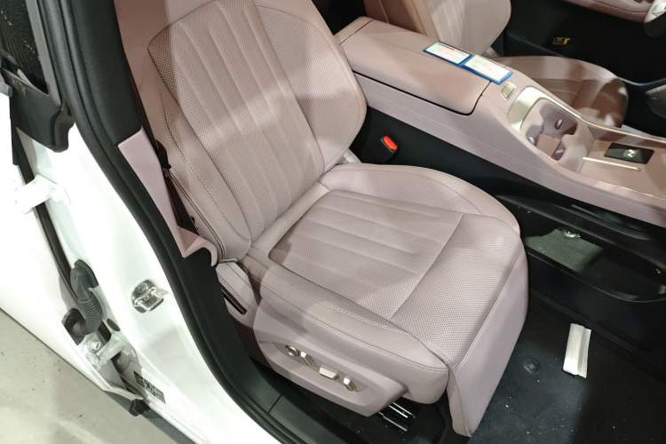 Used ONVO L60 2024 60 kWh Rear-Drive Version
