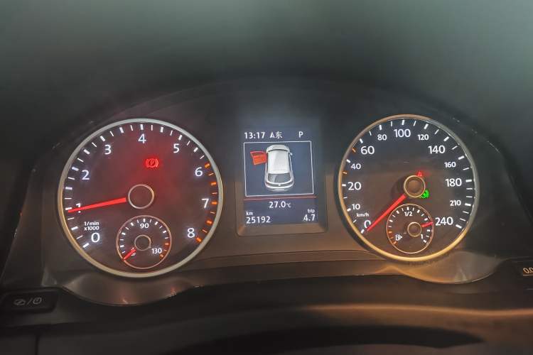 Used Volkswagen Tiguan 2015 2.0 TSI Automatic All-Wheel Drive Luxury Edition
