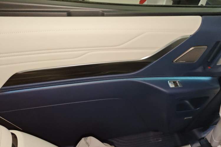 Used Buick Century 2025 2.0T Seven-Seater Yinshi Edition
