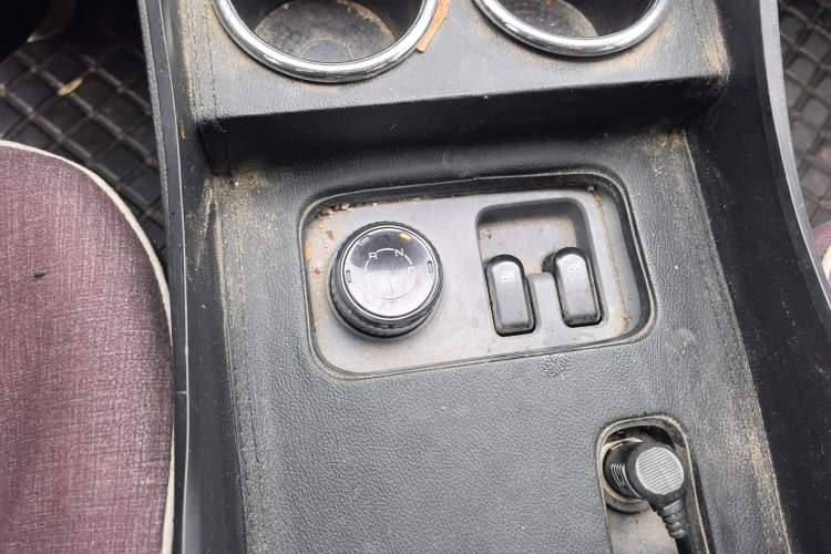 Used Wuling Yangguang 2024 300km Comfort-Grade Passenger Van 60kW
