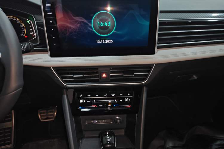 Used Volkswagen Tiguan L 2024 Outstanding Model 330TSI Automatic Two-Wheel Drive R-Line Dragon Glory Edition