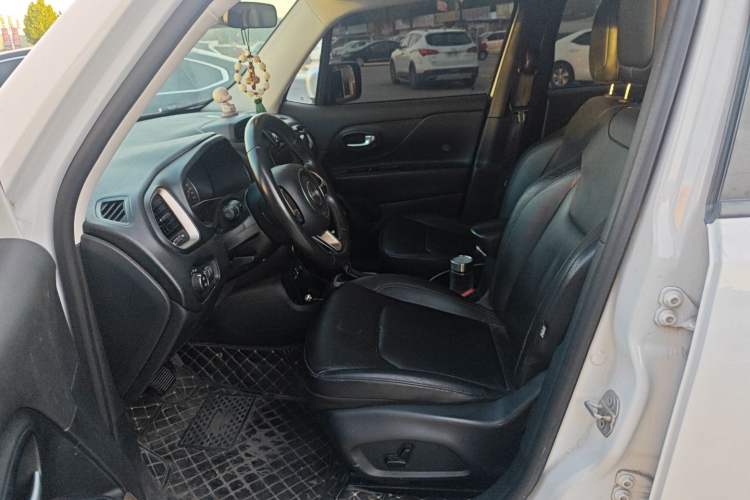 Used  Renegade 2017 180T Automatic Smart Version
