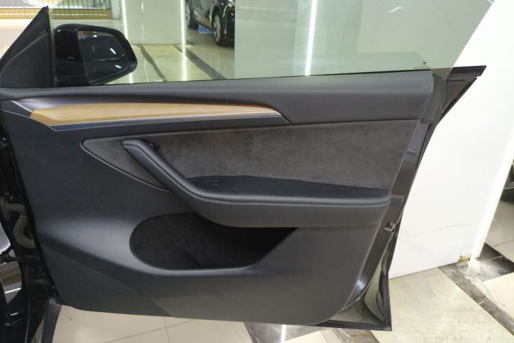 Used Tesla Model Y 2022 Rear-Wheel-Drive Version
