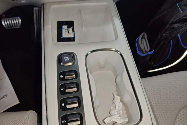 Used  SU7 2024 Four-Wheel Drive Ultra-Long Range Advanced Intelligent Driving Max Edition
