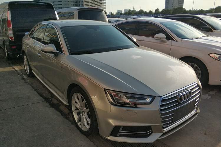 Used Audi A4L 2018 30th Anniversary Edition 40 TFSI Fashion Model
