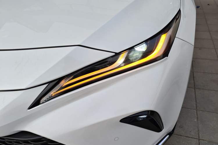 Used Toyota Venza 2023 2.0L CVT Two-Wheel Drive Prestige Version
