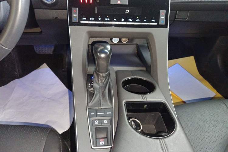 Used Toyota Avalon 2019 Dual-Engine 2.5L Luxury Edition China VI Standard
