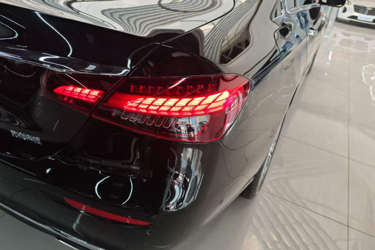 Used Mercedes-Benz E-Class 2023 Facelift E 260 L
