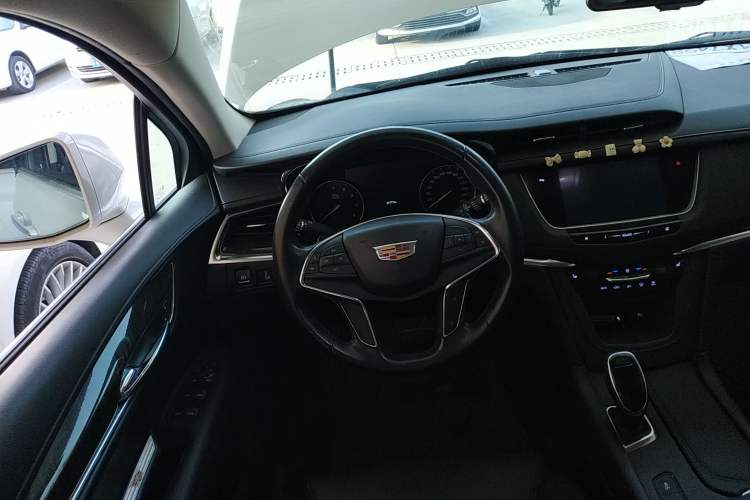 Used Cadillac XT5 2018 25T Luxury Model
