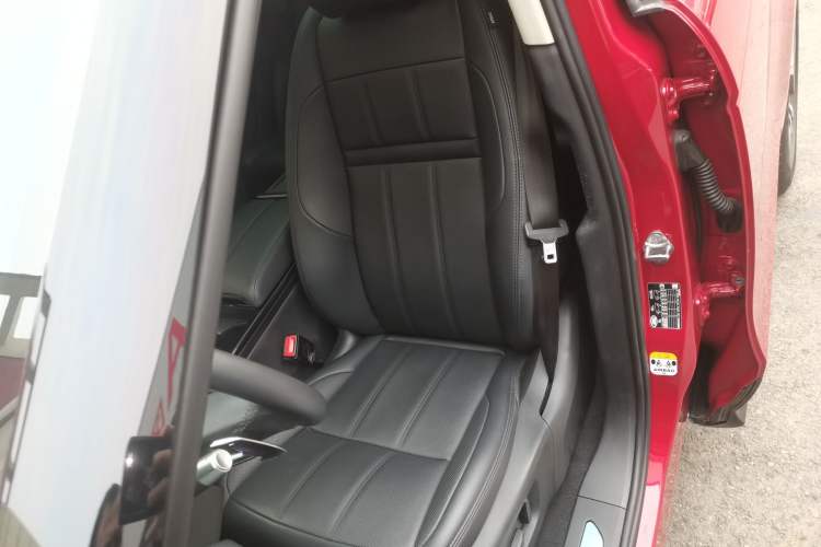 Used Land Rover Range Rover Evoque 2021 Range Rover Velar 249 PS R-Dynamic S Performance Edition